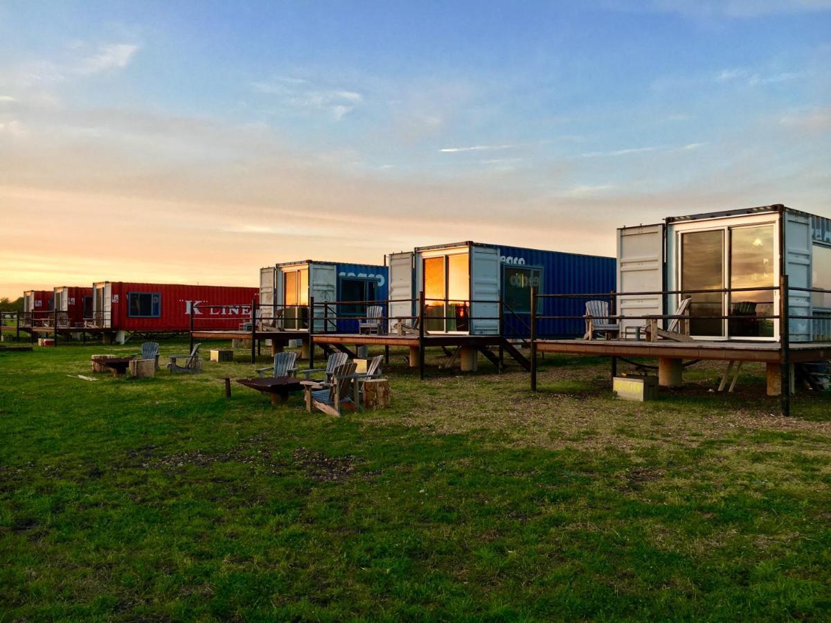Flophouze Shipping Container Hotel Round Top Exterior photo