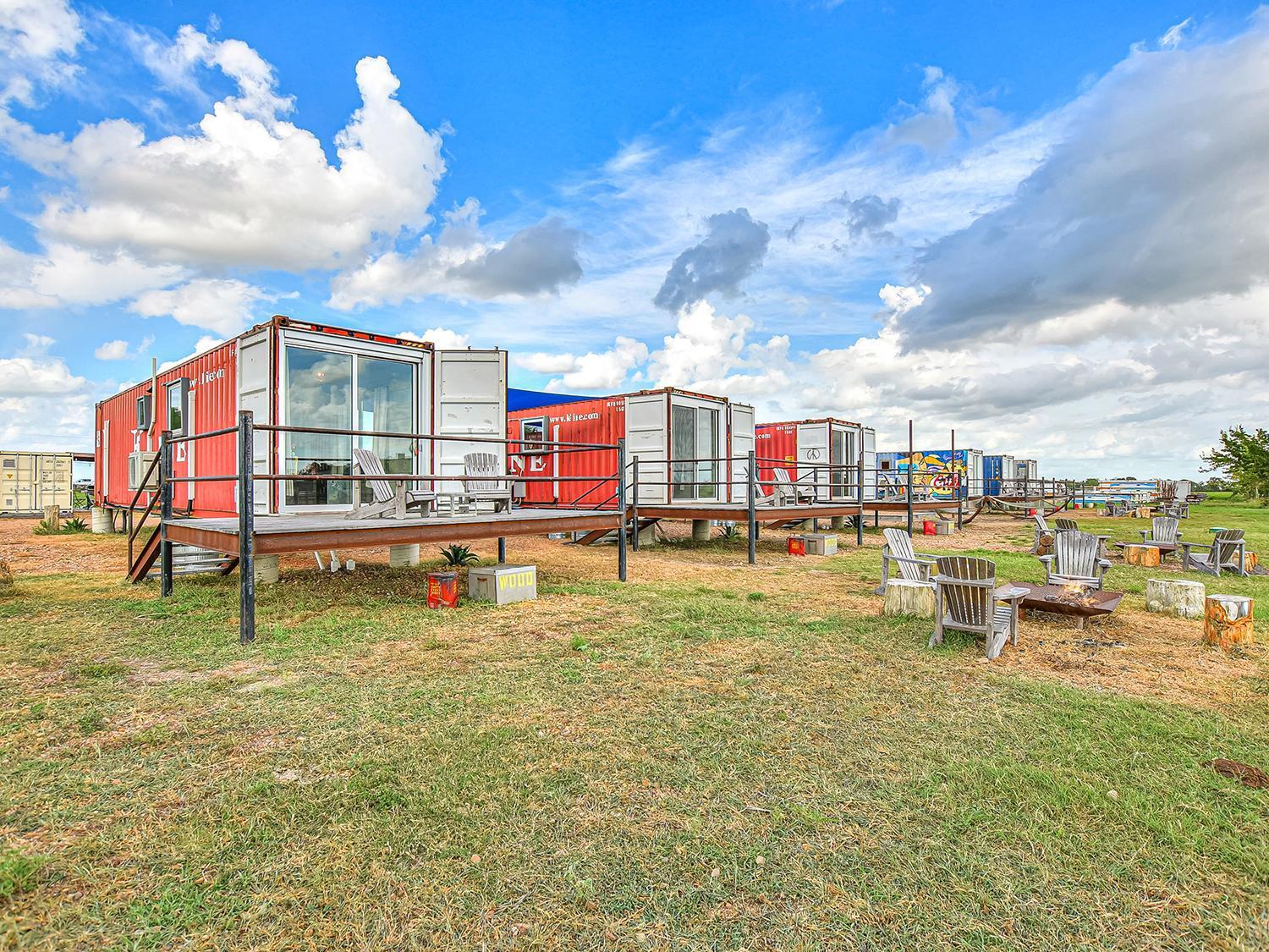 Flophouze Shipping Container Hotel Round Top Exterior photo