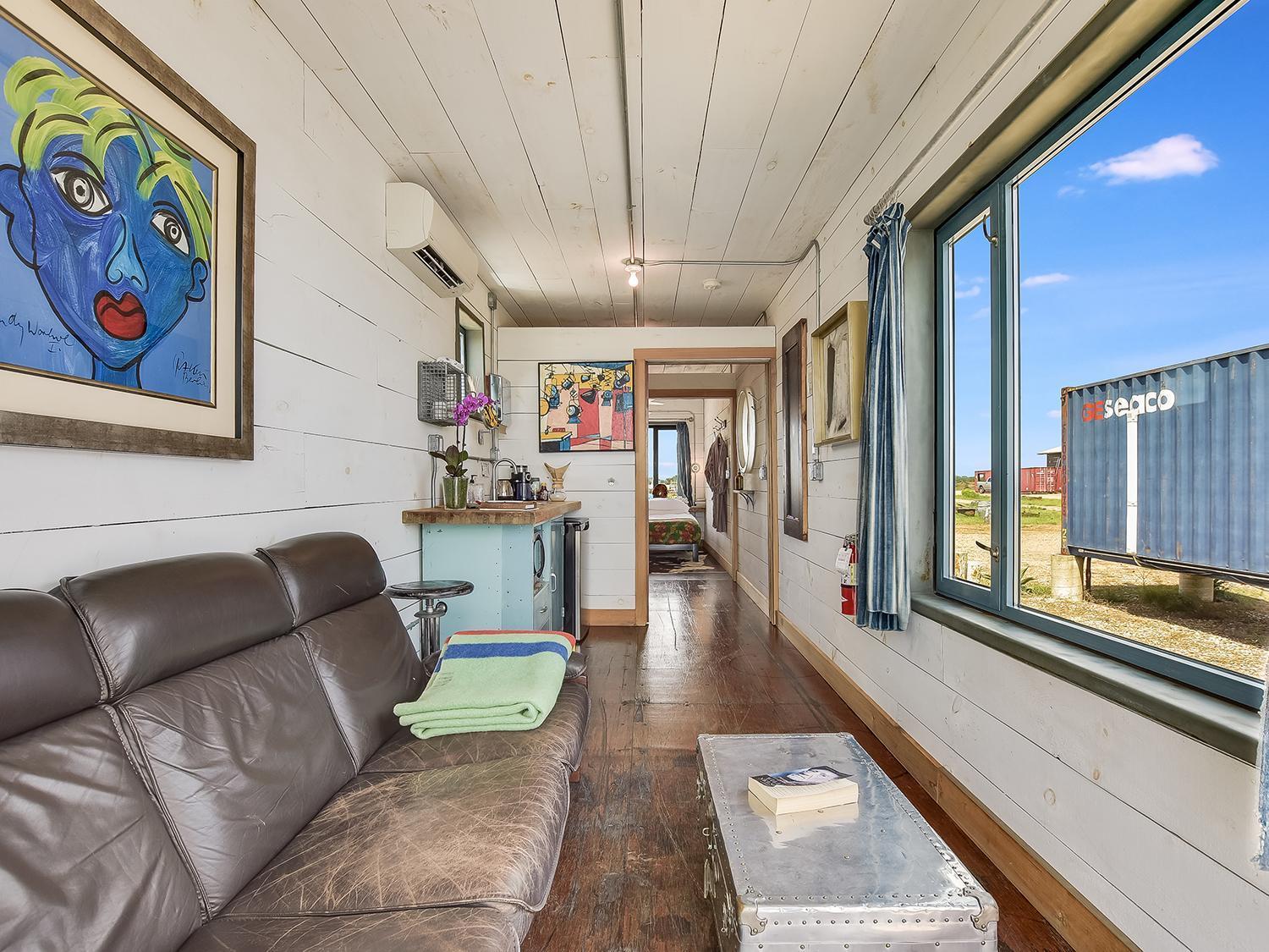 Flophouze Shipping Container Hotel Round Top Room photo